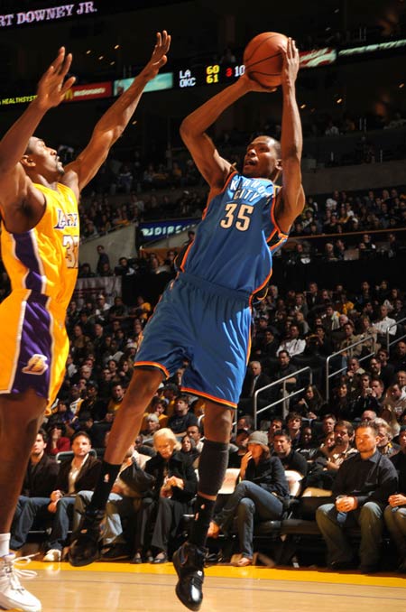 鲁媒：依木兰、陈泽仕参加山东队赛前合练，韩鹏参与了抢圈（鲁媒称：依木兰、陈泽仕随山东队完成赛前合练，韩鹏参与抢圈训练）