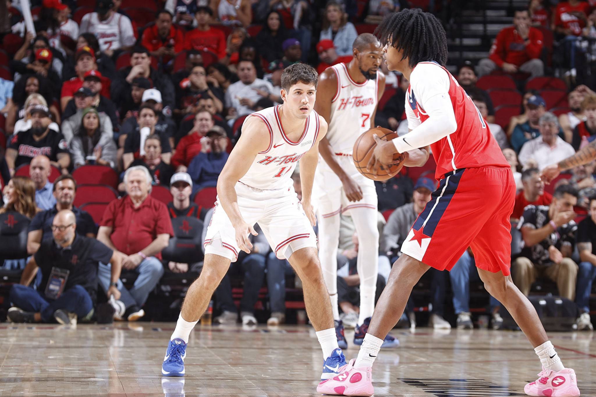 第二节发力！西亚卡姆半场11中5，得到12分7板2助2断（西亚卡姆次节爆发：半场11投5中，拿下12分7板2助2断）