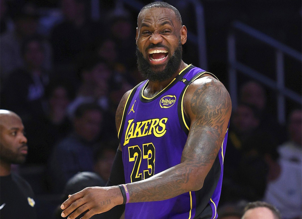 欧冠惊现篮球比分！巴黎热刺8球对攻创纪录，维蒂尼亚戴帽背后藏着的惊天秘密（欧冠打成篮球局！巴黎与热刺8球互轰创纪录，维蒂尼亚戴帽背后暗藏惊天内幕）