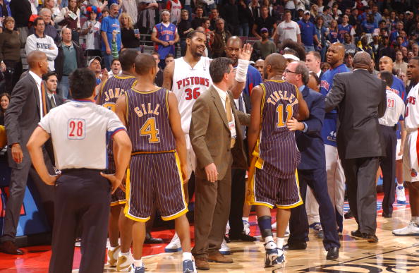 记者：米兰将与莱万经纪人会面讨论转会，伊布支持这一交易（记者称米兰计划与莱万经纪人商谈转会，伊布力挺这笔交易）