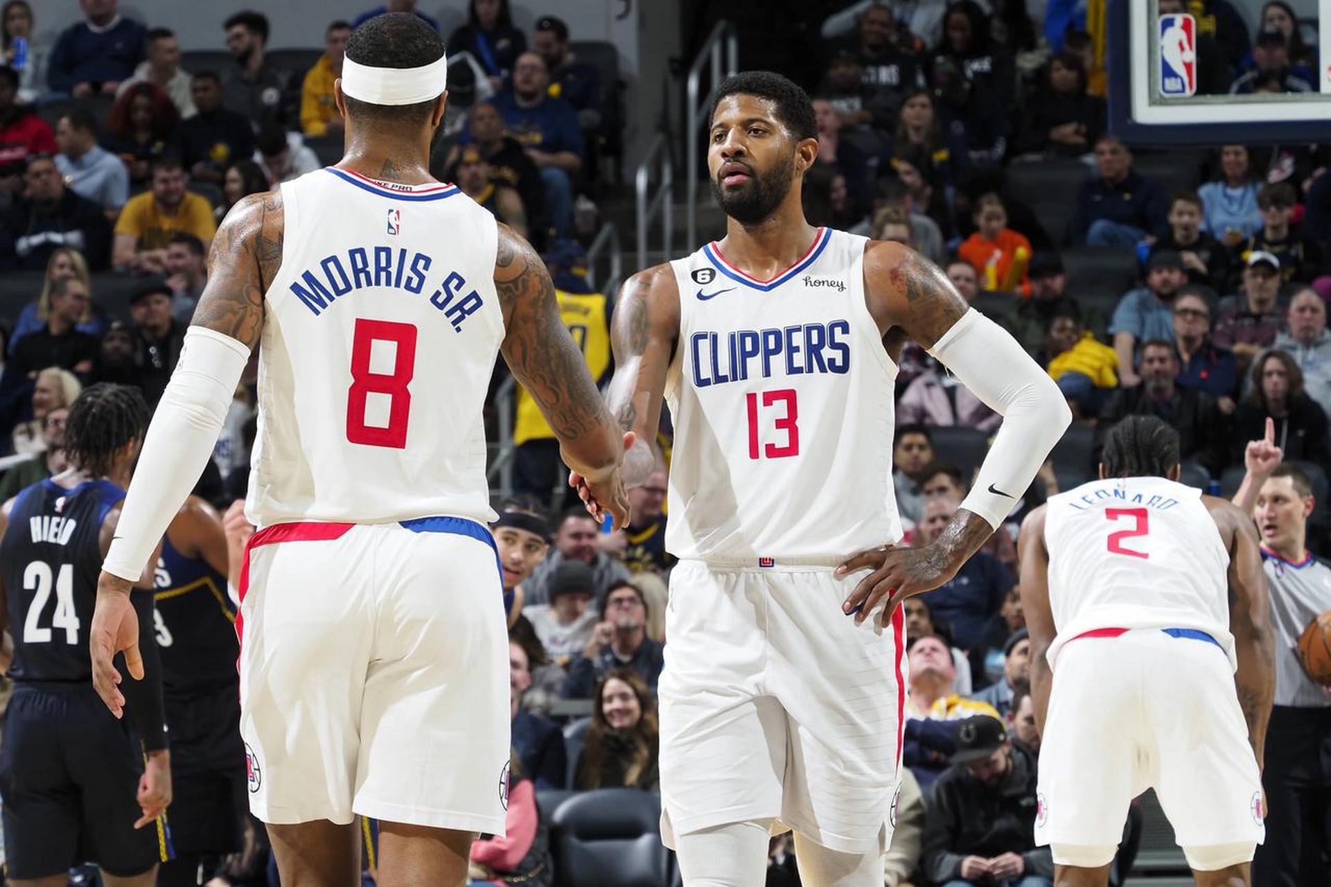 门将连续零封，稳定球队防线（门将连场零失球，稳固球队后防）