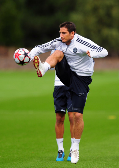 致敬若塔，阿隆索、阿诺德等人到安菲尔德纪念碑前献花（阿隆索、阿诺德等赴安菲尔德纪念碑献花，向若塔致敬）