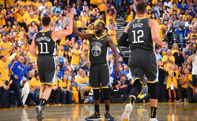 辽宁男篮王哲林末节关键表现（王哲林末节关键发挥，助阵辽宁男篮）