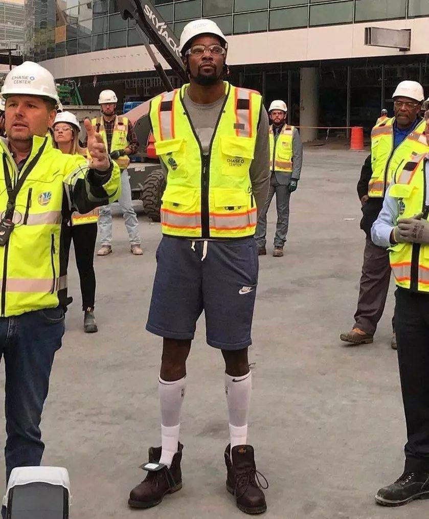 巴特勒扛起进攻大旗，83.3%命中率独得16分（巴特勒高效砍下16分，命中率83.3%）