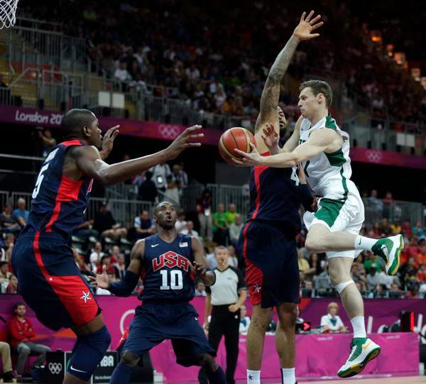 美记：尼克斯对字母哥的报价一直围绕唐斯，但雄鹿不感兴趣（美记：尼克斯围绕唐斯报价字母哥，雄鹿无意接受）