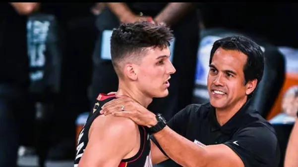 邵佳一告诫小球员：怎么能喝可乐呢，光跟老队员学散漫了（邵佳一批评小将：别学老队员散漫，怎么还能喝可乐？）