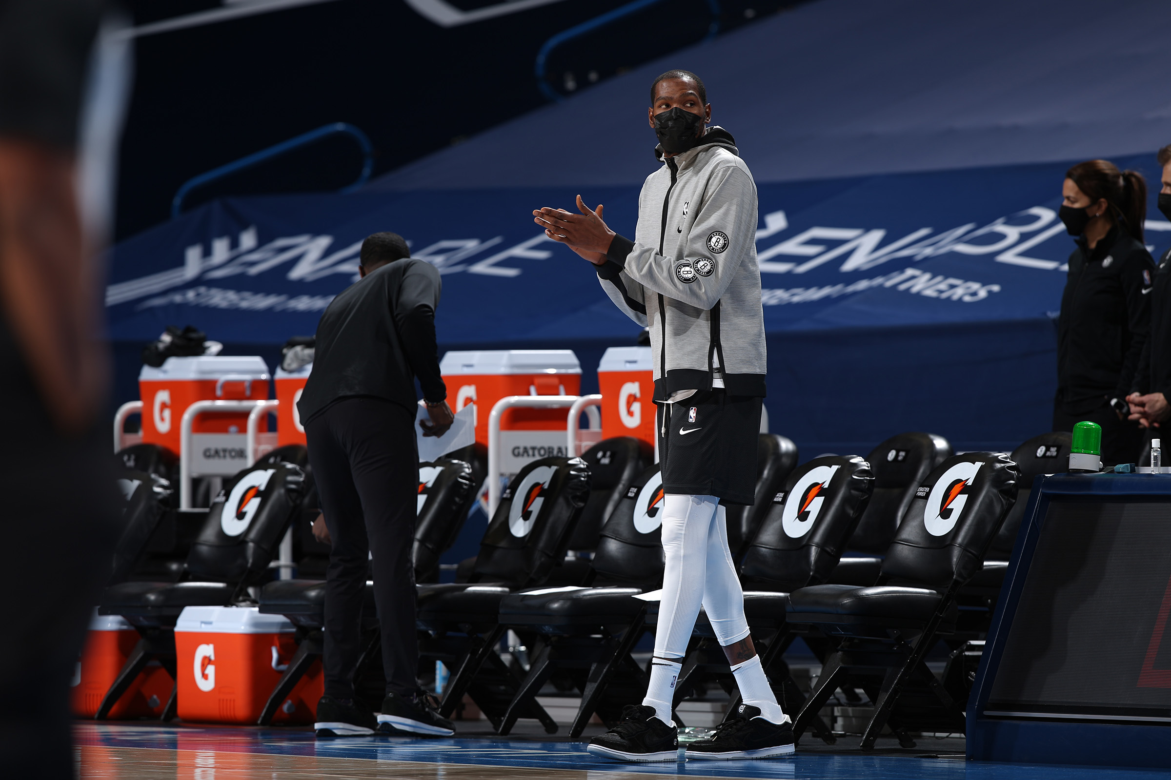 港队迎亚洲杯出线生死战，比赛将免费直播+四家商场直播（港队冲击亚洲杯出线关键战：全程免费直播，四大商场同步放映）